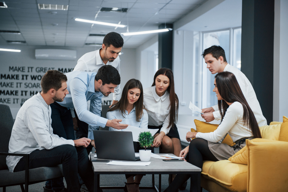Personas en una reunión colaborativa