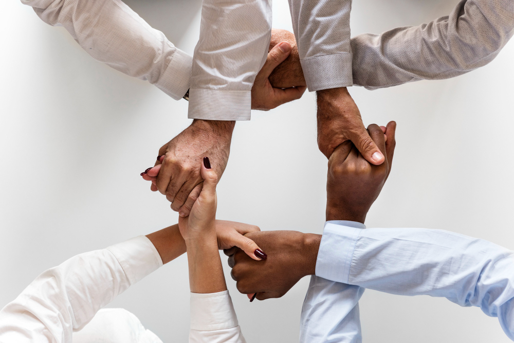 Manos unidas simbolizando solidaridad